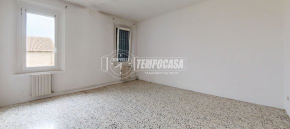 2 bedrooms House in Ferrara, Italy No. 145535 13