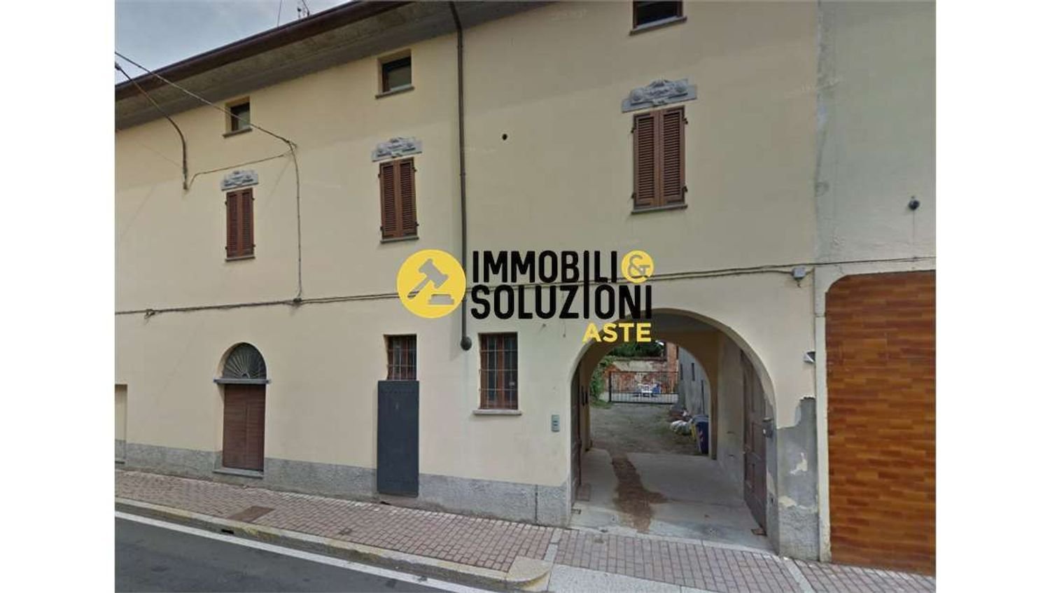 3 rooms Apartment in Borgolavezzaro, Italy No. 1921