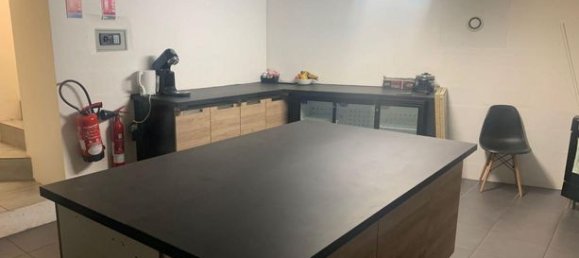 70m² Commercial property in Gagny, France No. 309645 3