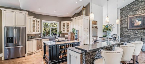 5 bedrooms House in British Columbia, Canada No. 1265 7