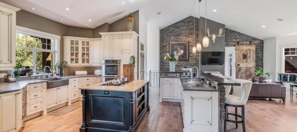 5 bedrooms House in British Columbia, Canada No. 1265 9