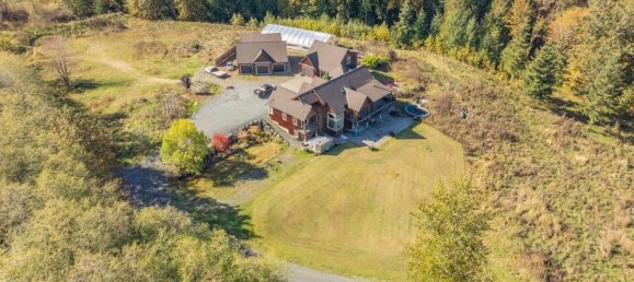 5 bedrooms House in British Columbia, Canada No. 1265 3