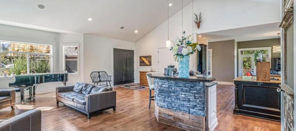 5 bedrooms House in British Columbia, Canada No. 1265 6