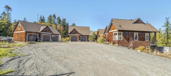 5 bedrooms House in British Columbia, Canada No. 1265 4