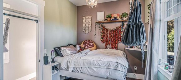 5 bedrooms House in British Columbia, Canada No. 1265 12