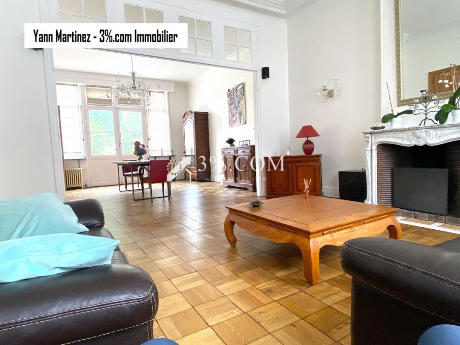 8 bedrooms House in Comines, France No. 357696