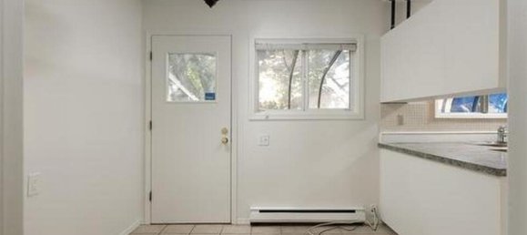 4 bedrooms House in British Columbia, Canada No. 1239 10