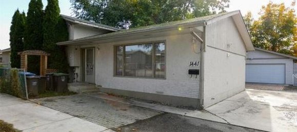 4 bedrooms House in British Columbia, Canada No. 1239 2