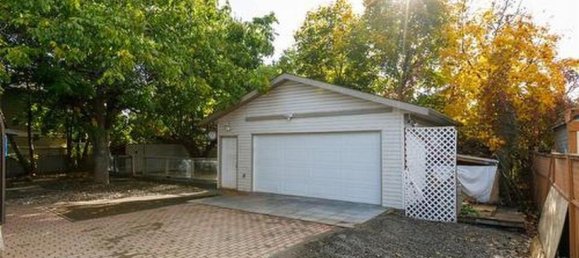 4 bedrooms House in British Columbia, Canada No. 1239 3