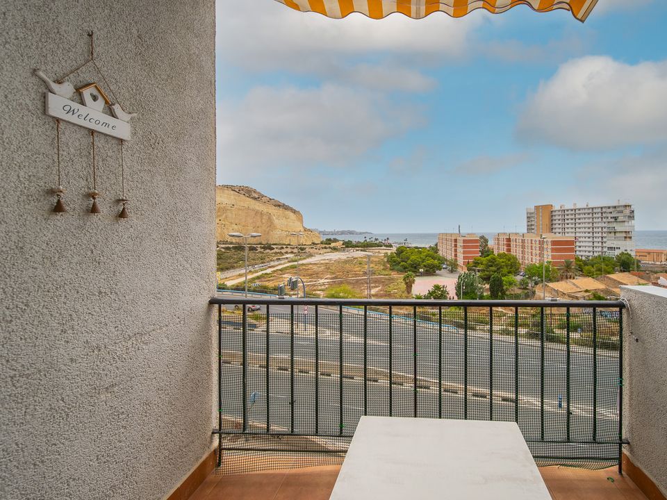 Apartamento de 3 dormitorios en Alicante, Spain No. 181471