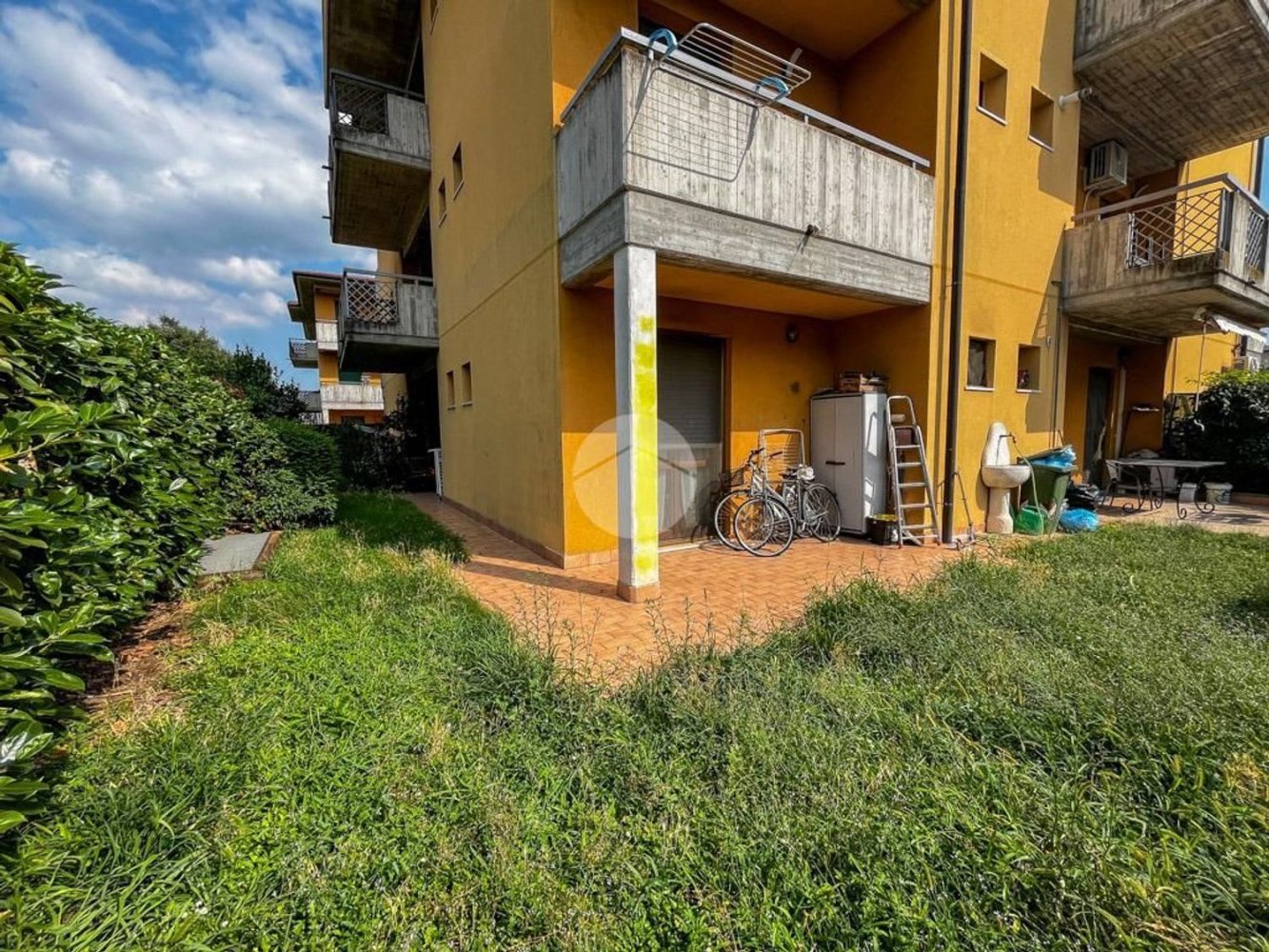 3-salle Appartement à Castrezzato, Italy No. 282377
