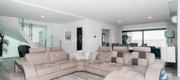 5 bedrooms House in Porto Salvo, Portugal No. 43030 3