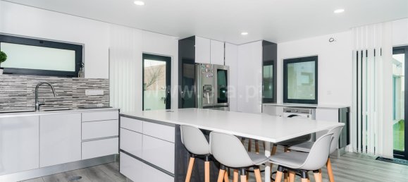 5 bedrooms House in Porto Salvo, Portugal No. 43030 8