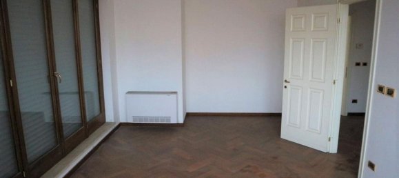 326m² Office in Terni, Italy No. 370768 7