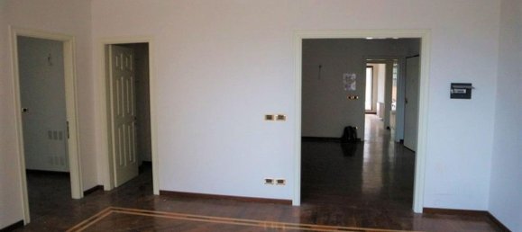 326m² Office in Terni, Italy No. 370768 8