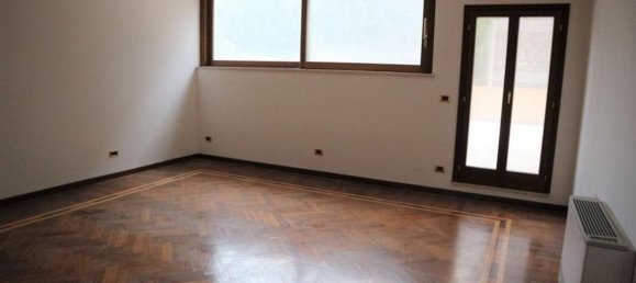 326m² Office in Terni, Italy No. 370768 9