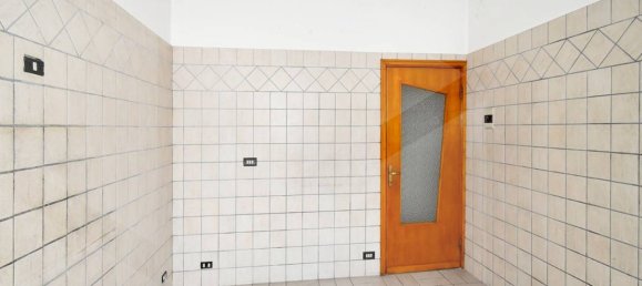 4-Zimmer Gewerbliche Immobilie in Legnano, Italy, Nr. 28558 11