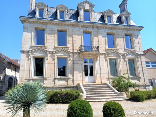 6 bedrooms House in Neuville-de-Poitou, France No. 310489
