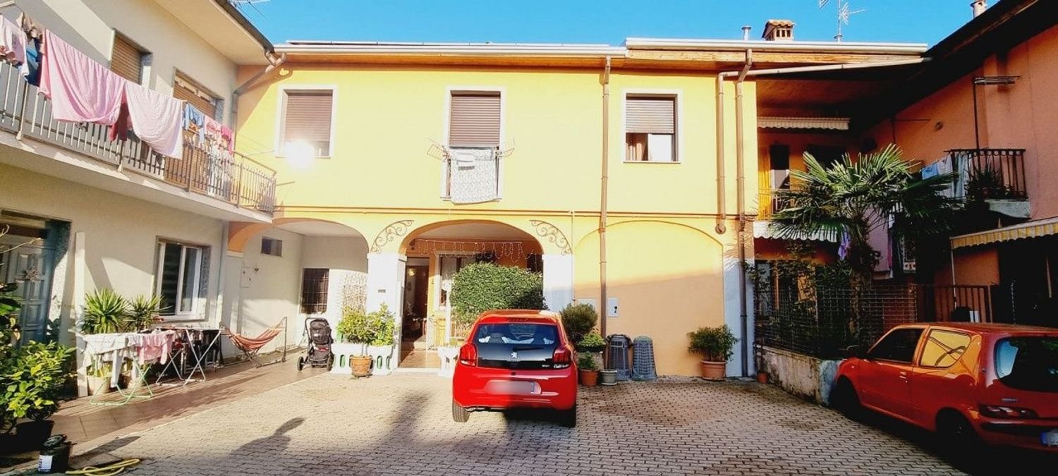 5 rooms Apartment in San Giorgio su Legnano, Italy No. 201319