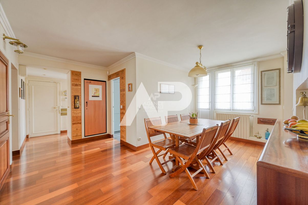 2 bedrooms Apartment in Nanterre, France No. 171064