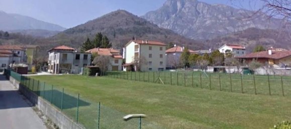 1090m² Land in Pordenone, Italy No. 40129 3
