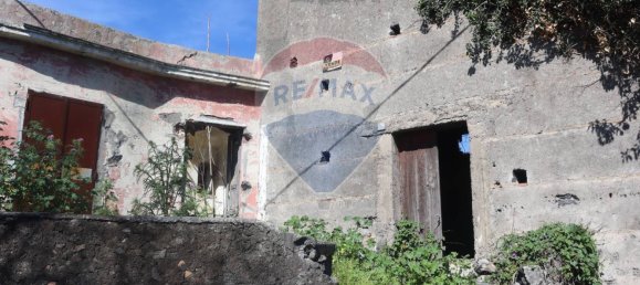 3 bedrooms House in Santa Venerina, Italy No. 326112 2