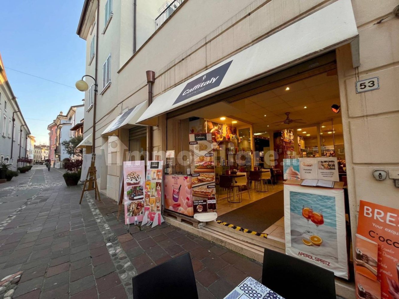 Коммерческая недвижимость с 2 комнатами в Дезенцано дель Гарда, Италия № 341834