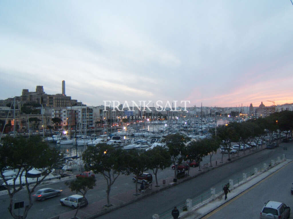 Bureau à Ta' Xbiex, Malta No. 12887