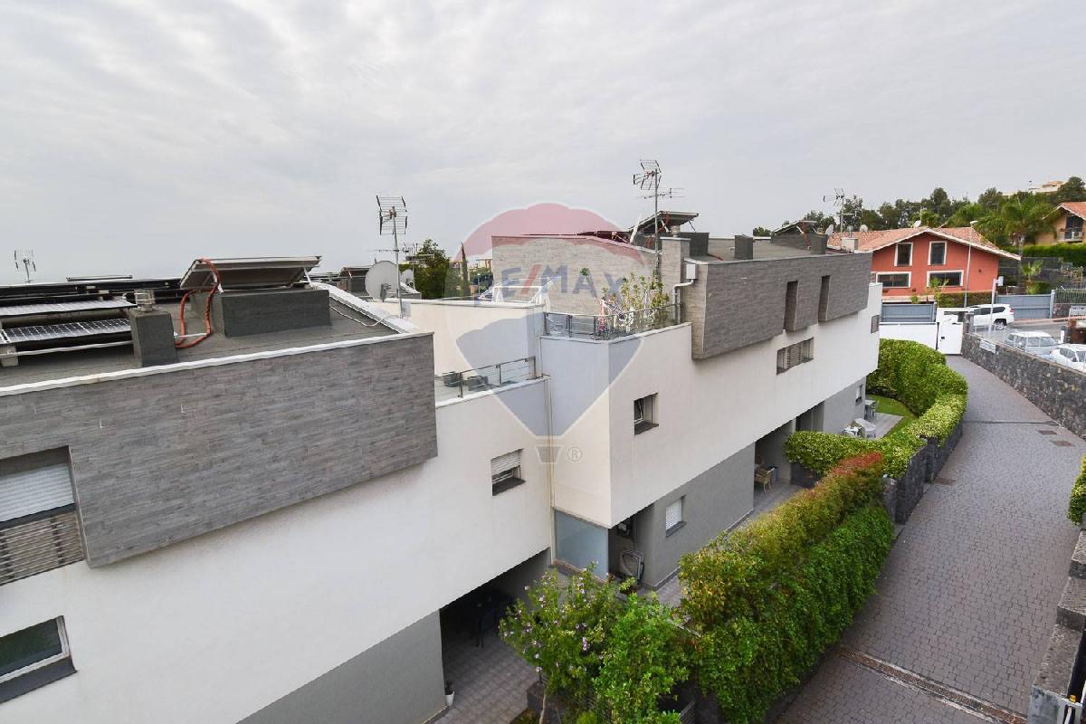 Villa T4 em San Giovanni la Punta, Italy N.º 330036