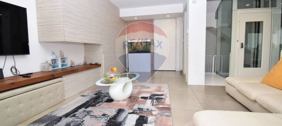 Villa T4 em San Giovanni la Punta, Italy N.º 330036 11