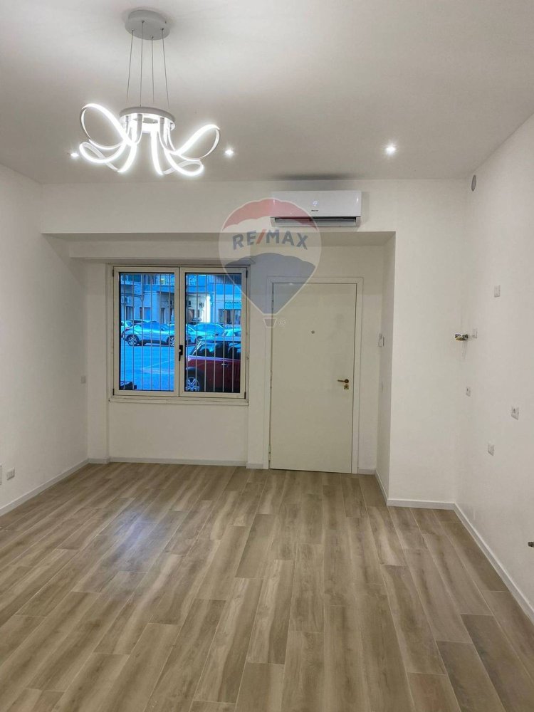 104m² Office in Milan, Italy No. 304300