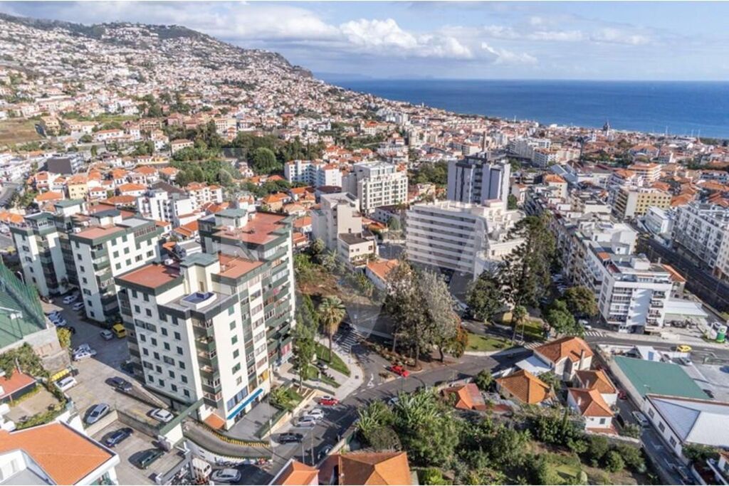  عقار تجاري في Funchal, Portugal 59متر مربع رقم 92275