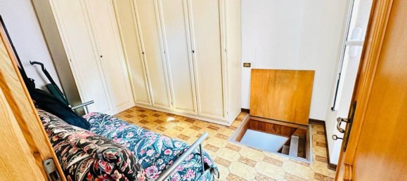 5 rooms Apartment in Genoa, Italy No. 29598 14
