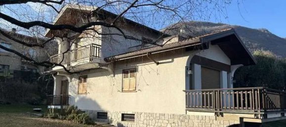 16 rooms Villa in Erba, Italy No. 3271 3