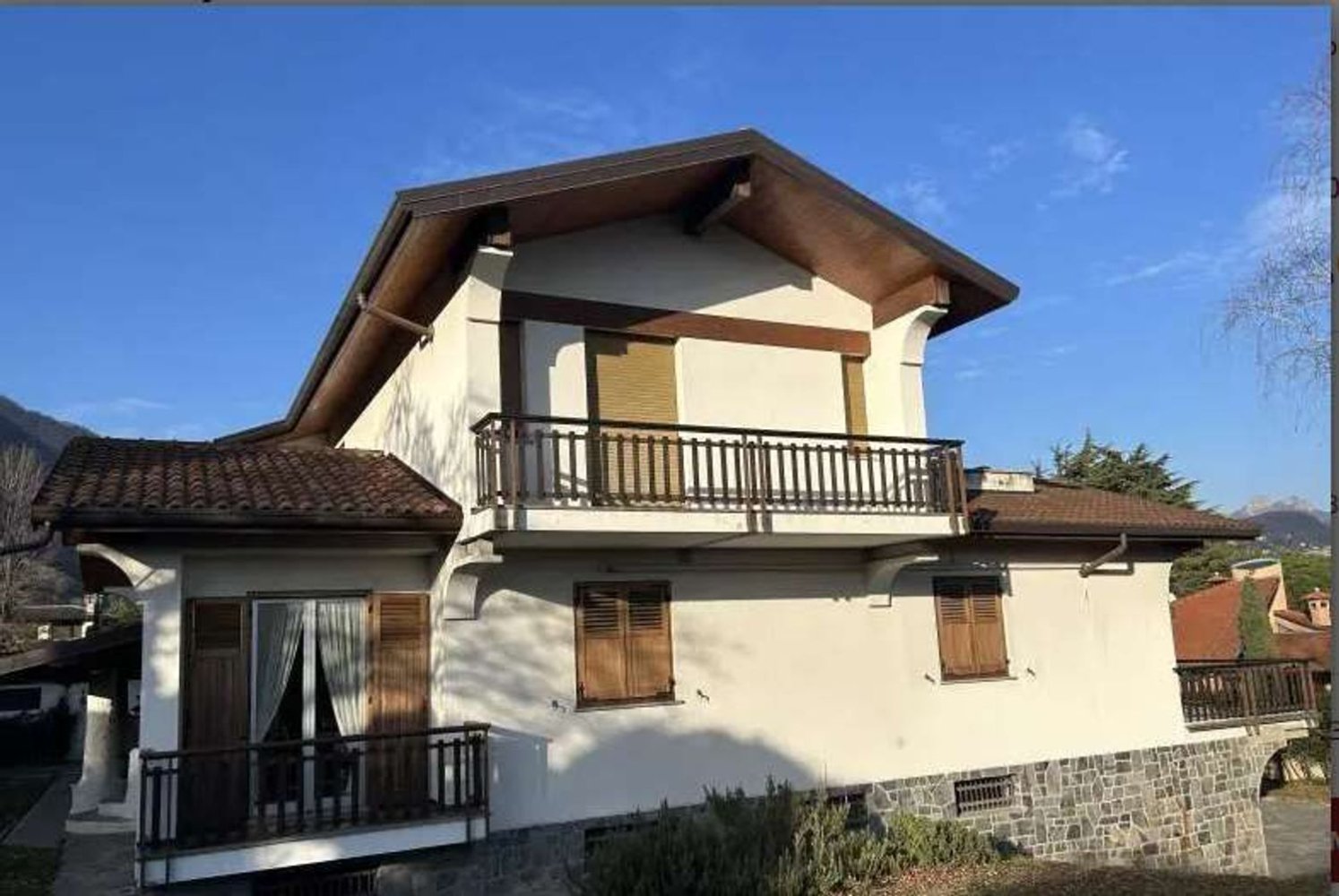 16 rooms Villa in Erba, Italy No. 3271