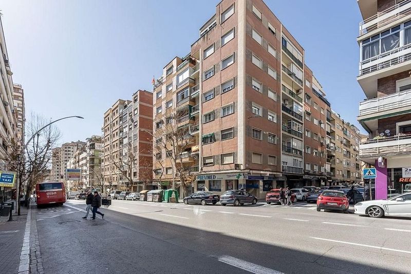 139m² Office in Granada, Spain No. 224987