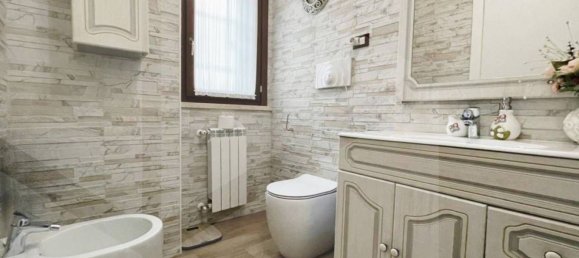 4 rooms Apartment in Rome, Italy No. 19917 24