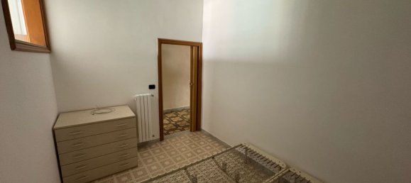 3 rooms Apartment in Barletta, Italy No. 17125 17