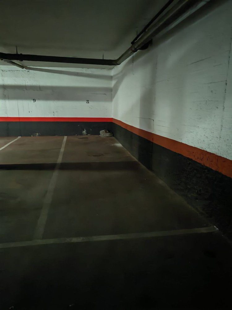  Garage in Madrid, Spain No. 167971