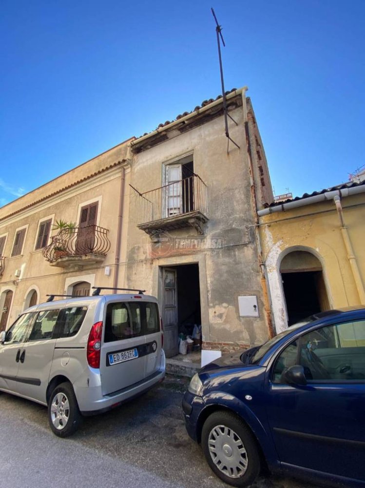 3 bedrooms Apartment in Messina, Italy No. 226197