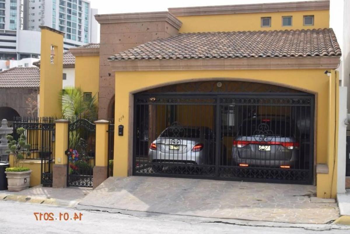 3 bedrooms House in Nuevo Leon, Mexico No. 161645