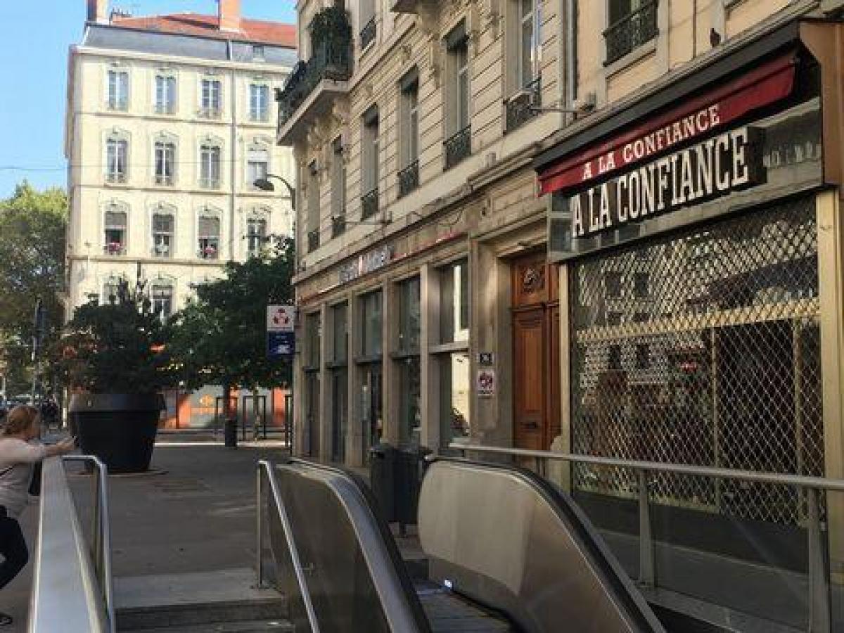 91m² Office in Lyon, France No. 20274