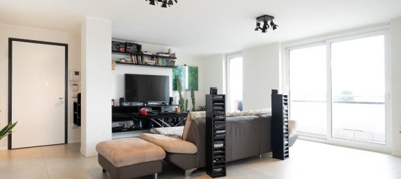 4 rooms Penthouse in Mariano Comense, Italy No. 162591 2