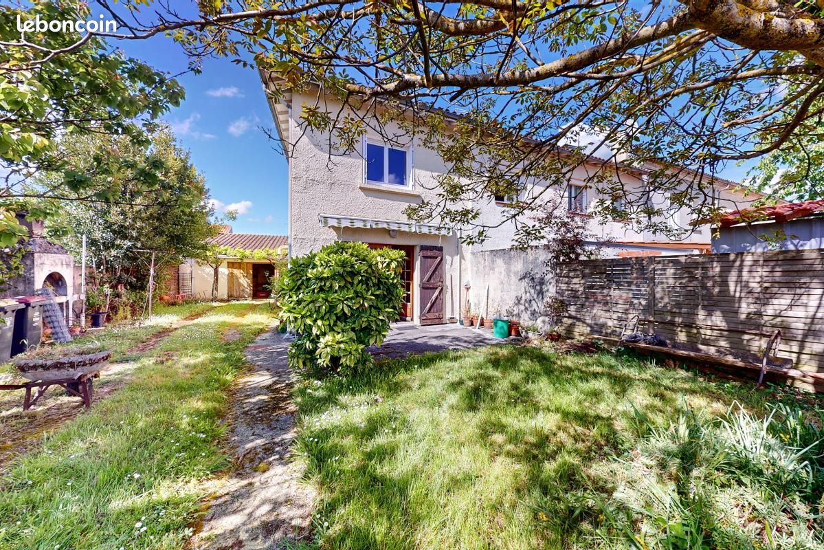 3 bedrooms House in Baron, France No. 111496