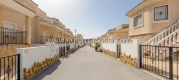 Таунхаус с 3 спальнями в Сан-Мигель-де-Салинас, Испания № 36830 3