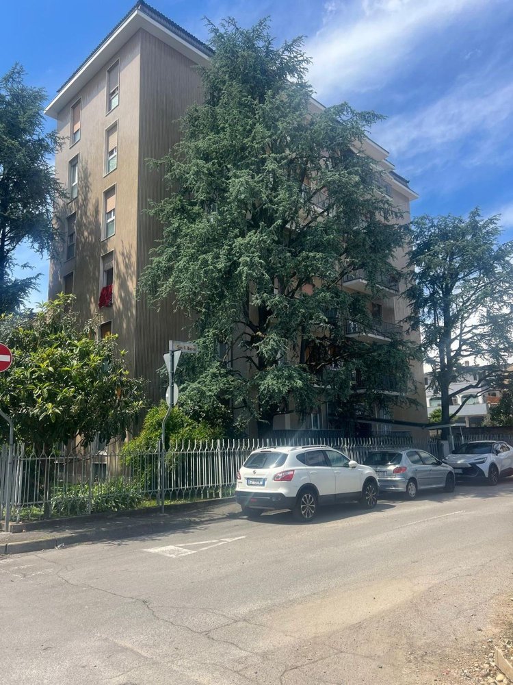 Квартира с 3 комнатами в Лиссоне, Италия № 314704