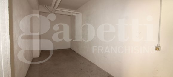 14m² Garage in Rome, Italy No. 57077 24