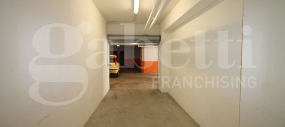 14m² Garage in Rome, Italy No. 57077 5