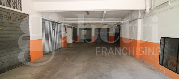 14m² Garage in Rome, Italy No. 57077 10