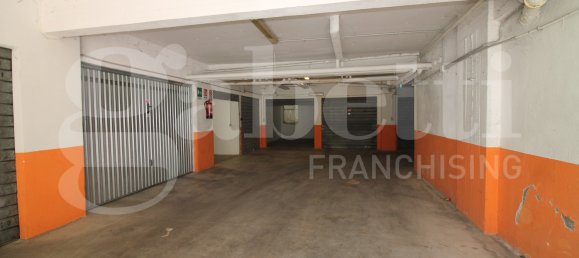14m² Garage in Rome, Italy No. 57077 14